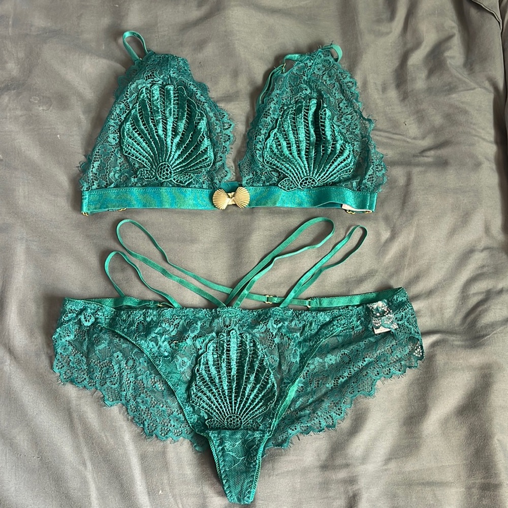 Empress Mimi Venus Bra/Panty set, size S+ bralette M panty.